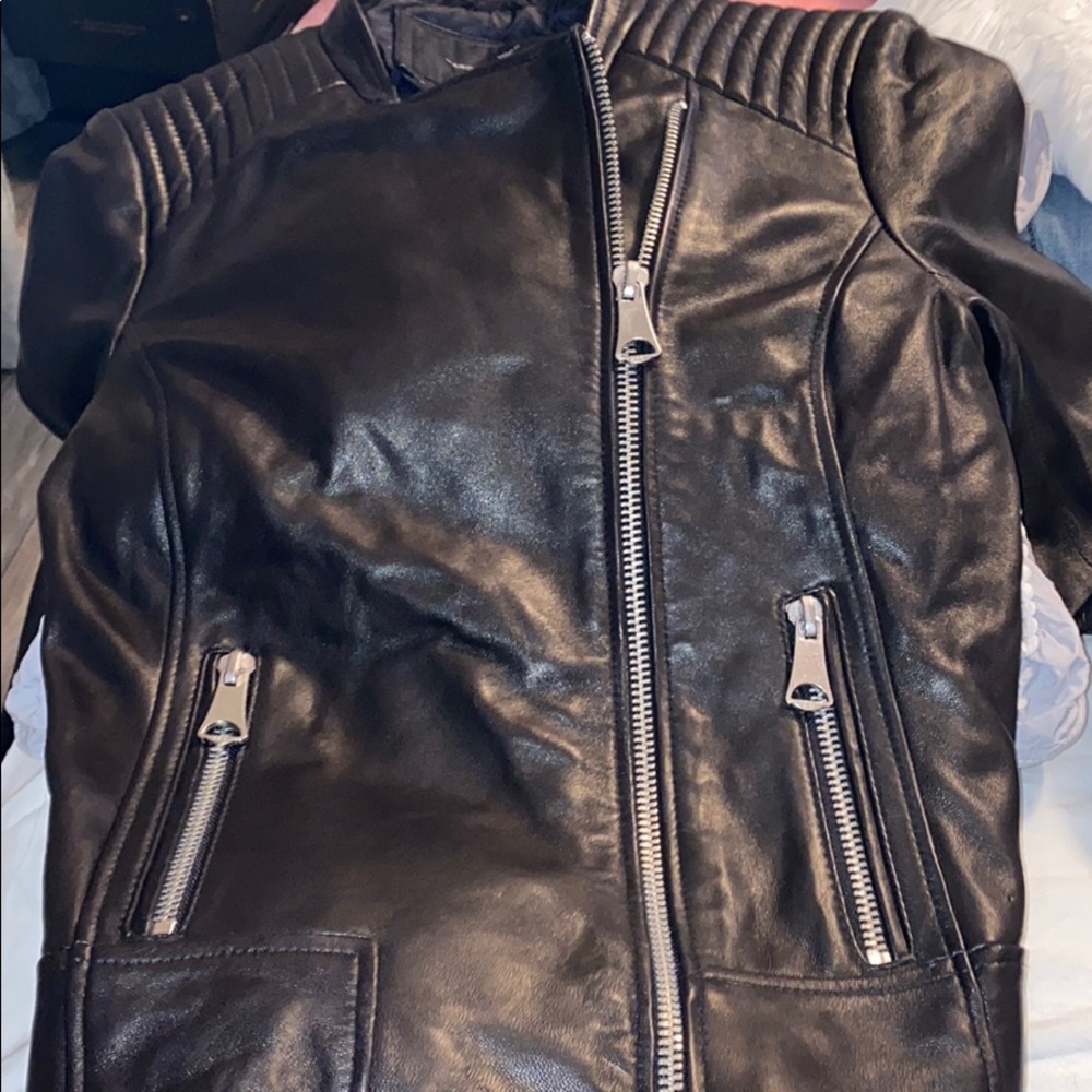 Black 💯 leather